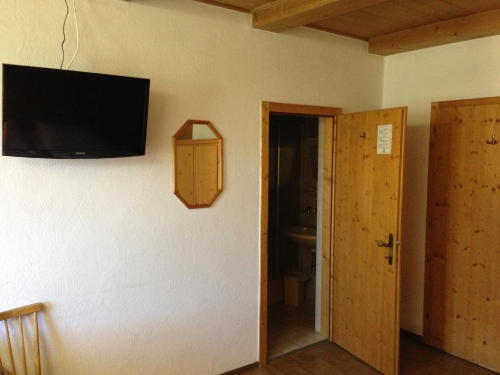 تارينز Gasthaus Sonne الغرفة الصورة