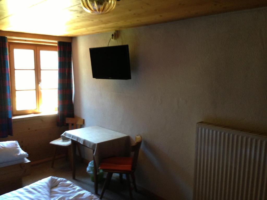 تارينز Gasthaus Sonne الغرفة الصورة
