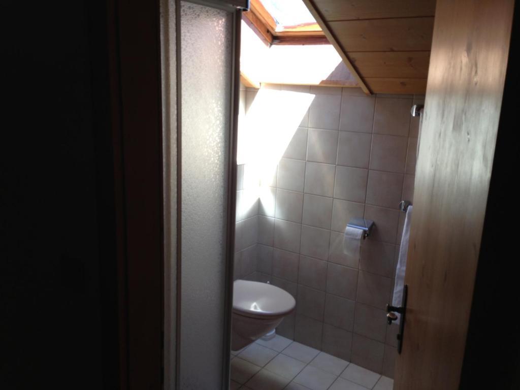 تارينز Gasthaus Sonne الغرفة الصورة