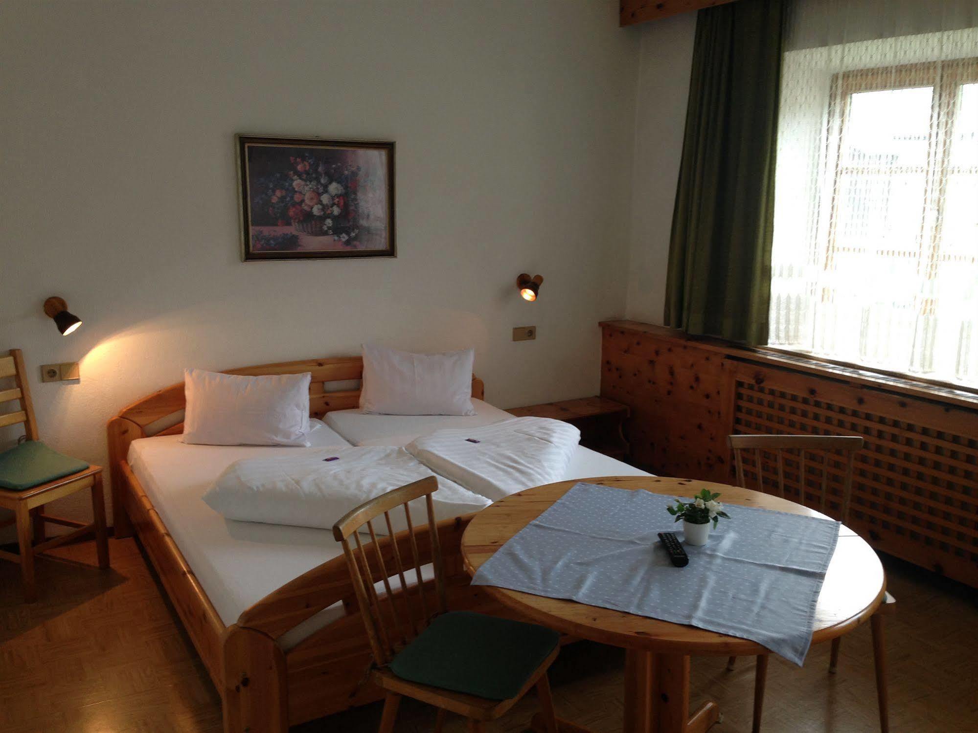 تارينز Gasthaus Sonne المظهر الخارجي الصورة