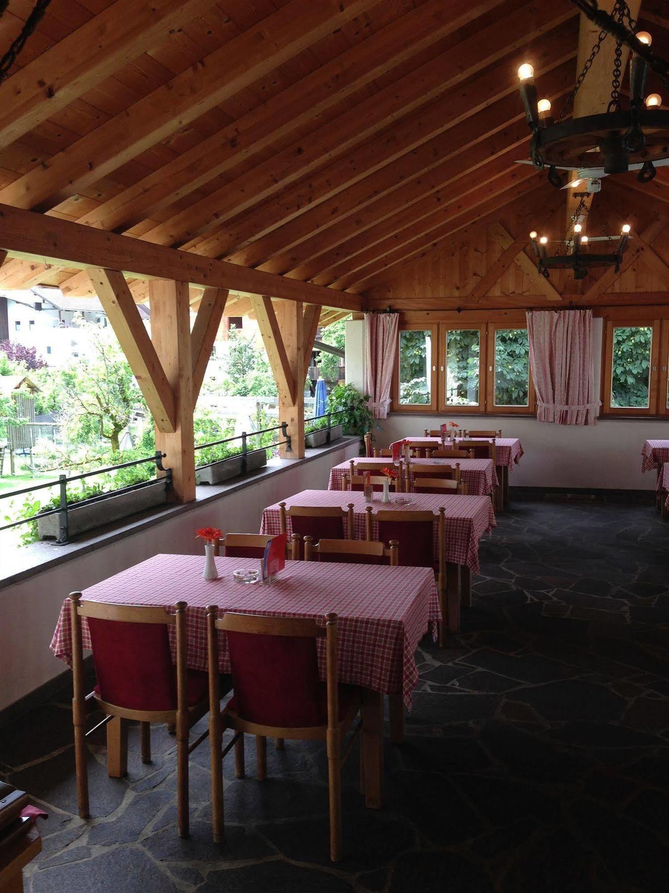 تارينز Gasthaus Sonne المظهر الخارجي الصورة